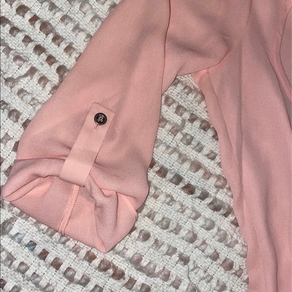 ✨2/$10 (XS) Decree Blouse - Picture 3 of 4